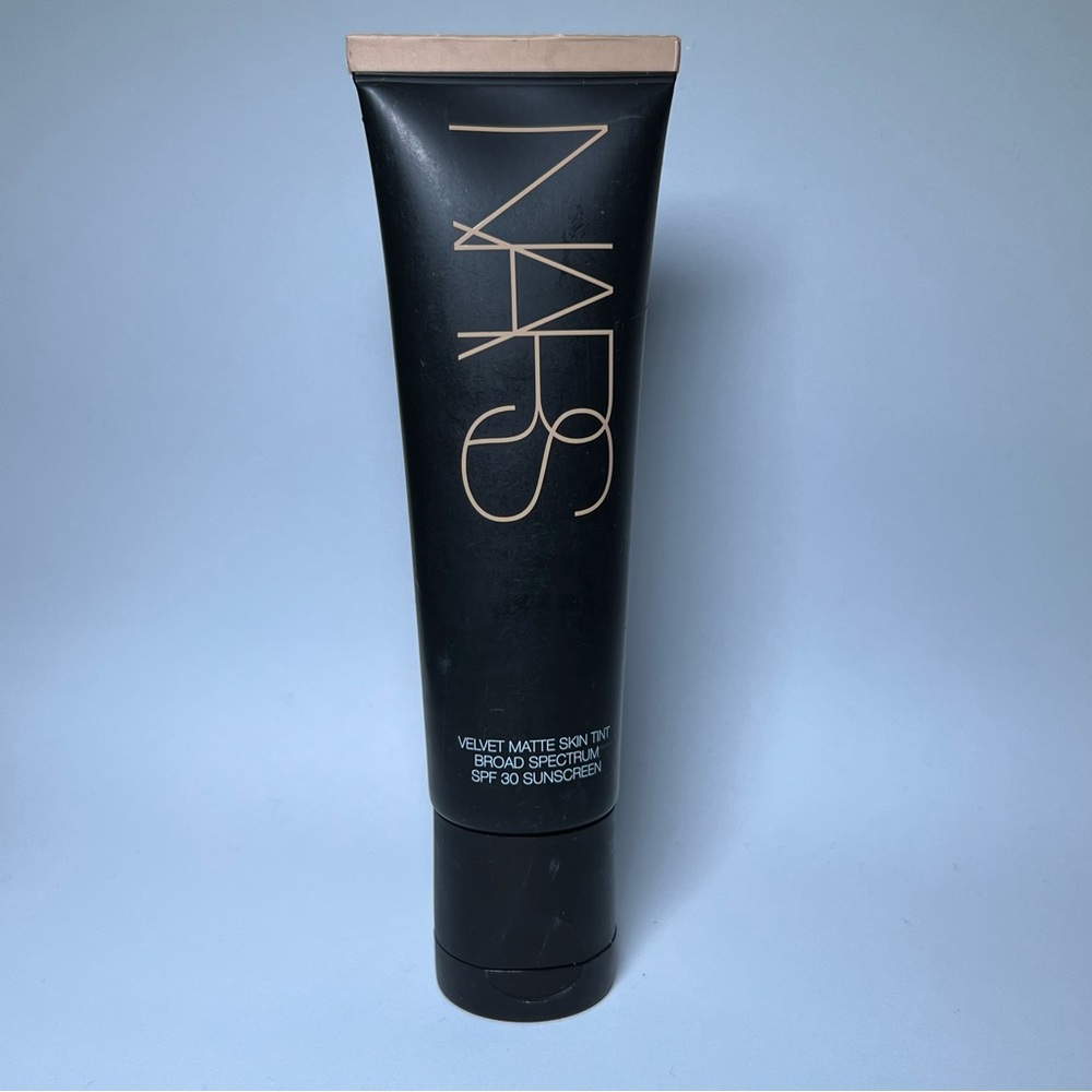 NARS Velvet Matte Skin Tint Broad Spectrum SPF 30 Shade: Terre-Neuve Lig…